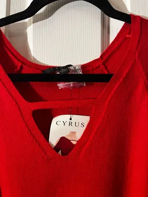 Cyrus Long Sleeve Cut-Out V-Neck Cold Shoulder Sweater thumbnail 10