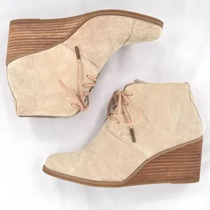 Toms Hyde Sand Suede Leather Creamy Tan Lace Up Wedge Heel Ankle Bootie Size 8 thumbnail 3
