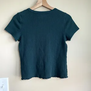 Old Navy forest green cropped short sleeved ribbed t-shirt‎ women's size medium thumbnail 7