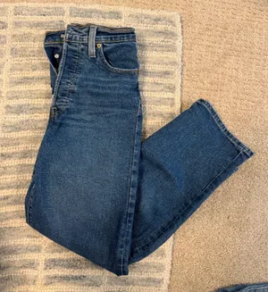 Levi’s Ribcage Straight Ankle Jeans thumbnail 1
