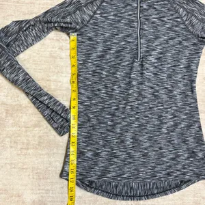 Athleta Women’s XXS Gray Long Sleeve Athletic Top Running Athleisure Pocket thumbnail 3