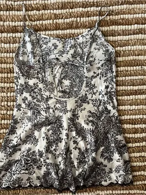 Vintage Y2K Victoria's Secret Black and toile White Floral Lace nightie thumbnail 6
