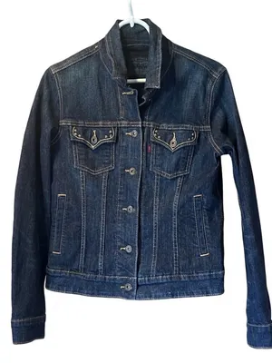 Levi's Women's Studded Denim‎ Trucker Jacket Size M Dark Wash Indigo 77075 thumbnail 1