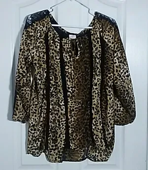 FINAL MARKDOWN Ladies' Hot in Hollywood Peasant Top (L) thumbnail 1