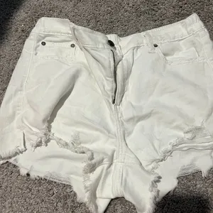 Aerie medium‎ white distressed shorts thumbnail 4
