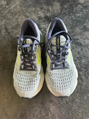 Brooks Glycerin GTS Women’s Running Shoe - Light Gray with Neon Yellow Accents thumbnail 4