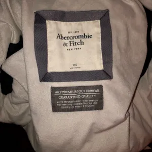Abercrombie & Fitch Black Hooded Puffer Jacket thumbnail 5