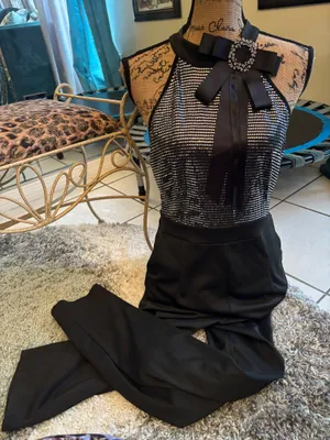 Gorgeous one see size M. Black Size M thumbnail 1