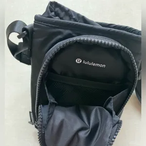 Lululemon Water Bottle Crossbody Bag with Front Pocket 2L - Black thumbnail 11