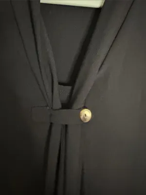 Liz Claiborne Black Sleeveless Tie-Neck Blouse thumbnail 3
