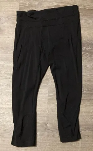 Lululemon black cropped leggings size 8 thumbnail 1