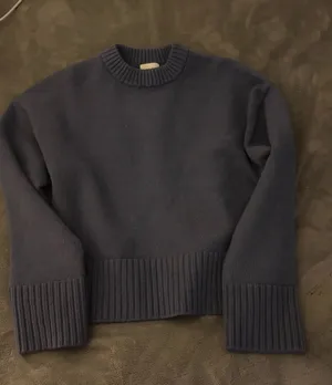 H&M Sweater thumbnail 1