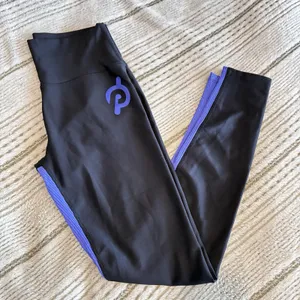 Peloton Black & Purple Ribbed High-Waist Workout Leggings – Size L EUC thumbnail 3
