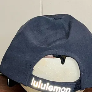Lululemon black running hat women’s thumbnail 3