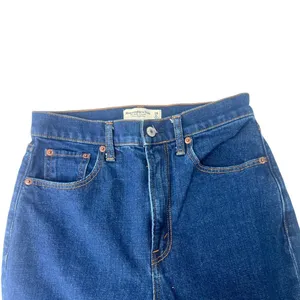 Abercrombie & Fitch 26 /2 Ultra High Rise 90s Straight Jean Dark Wash 29" Inseam thumbnail 2
