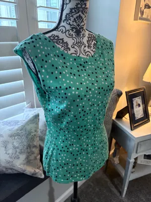 Ann Taylor size medium sleeveless sweater top thumbnail 5