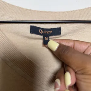 Quince Women Organic Cotton Cashmere V-Neck Sweater Medium Beige Long Sleeve thumbnail 2