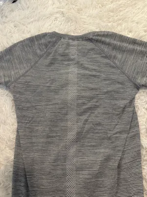 Lululemon Swiftly Short Sleeve Tech thumbnail 3