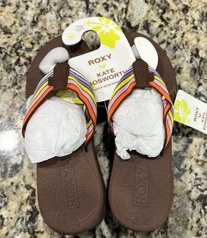 NWT thong sandals thumbnail 1