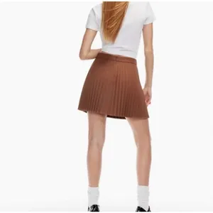 ✨Aritzia Sunday Best Tabby Pleated Sz 00 Skirt - Epicurean Brown✨ thumbnail 2