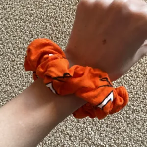 University of Virginia Large Scrunchie Orange Wahoo UVA Hair Tie EUC Clean thumbnail 4