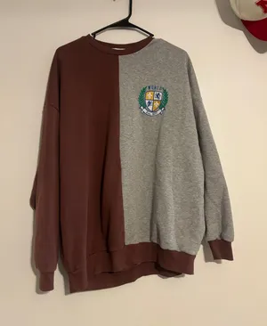 Buckle Graphic Crewneck Sweatshirt thumbnail 1