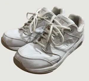 3170 | New Balance 926 Leather Walking Shoe White Dad Shoe Normcore Women 10.5 D thumbnail 1