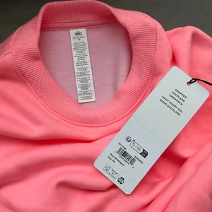 Alo Yoga Cropped Accolade Crewneck Neon Bubblegum XS thumbnail 4