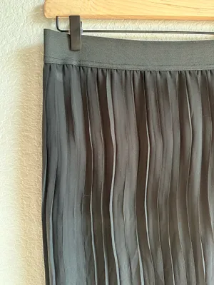 Merona Black Pleated Midi A-Line Skirt thumbnail 4