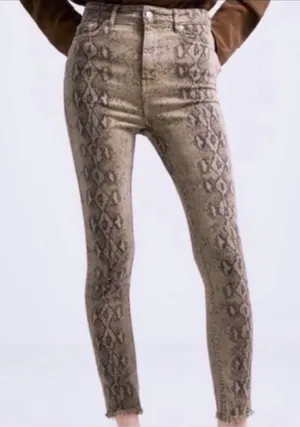 Zara Snake-Print Skinny Jeans size 10 thumbnail 1