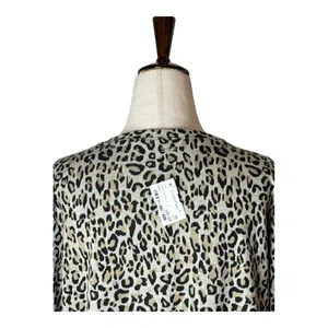 Tyler Boe Leopard Chrissy Shirt Women Medium Tan NWT‎ V Neck Tunic Top Animal thumbnail 4