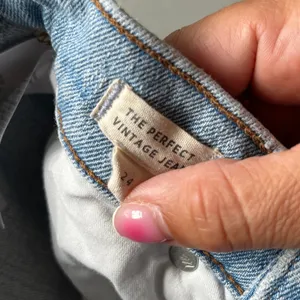 Madewell The Perfect Vintage Jean‎ Light Wash Distressed Raw Hem DM5773 Size 24 thumbnail 5