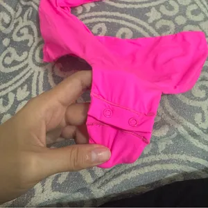 SKIMS Size 3X fits everybody one shoulder cut out bodysuit - neon pink NWT thumbnail 8