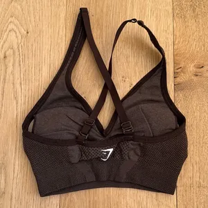 Gymshark - Vital V Neck Seamless Sports Bra in Brown thumbnail 2