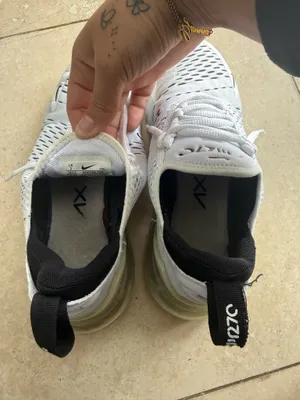 Woman’s Nike Airmaxs 270 thumbnail 3