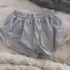 Lululemon White Low-Rise Hotty Hots 2.5” thumbnail 2