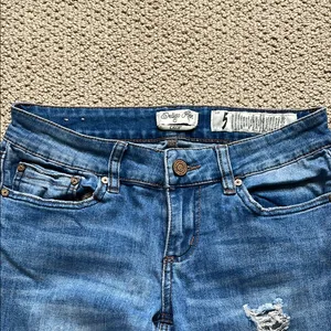 Indigo Rein Distressed Ankle Jeans in Blue thumbnail 2