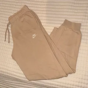 Nike joggers thumbnail 2