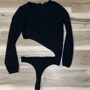 ASTR Zenni Black Cutout Bodysuit Women’s Medium thumbnail 2