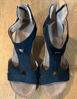 Adrienne Vittadini Black Wedge Sandals 6.5 thumbnail 1