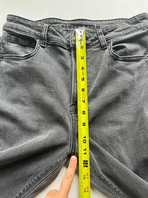 American Eagle Sz 8 reg. Black Jeans High-rise mom jeans with a straight leg cut thumbnail 8