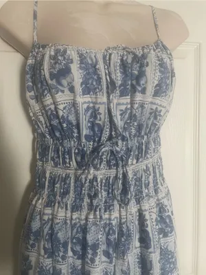Abercrombie‎ & Fitch Blue and White Floral Smocked Maxi Dress Size ST thumbnail 3
