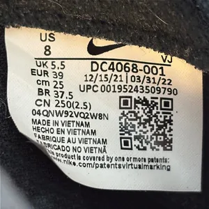 Nike Air Max Dawn Black White Low Top Running Shoes DC4068-001 Womens 8 thumbnail 3