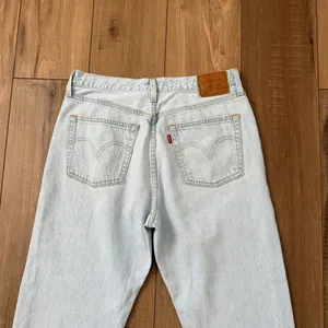 Levis 501 light wash denim straight jeans thumbnail 3