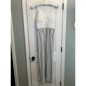 No Boundaries Juniors L White/Black Striped V-Neck Lace Smocked Maxi Dress thumbnail 14