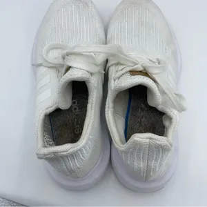 ADIDAS SWIFT RUN WOMENS RUNNING SHOES White and‎ Gold Sneakers thumbnail 2