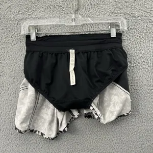 Lululemon Tracker Shorts V‎ Low Rise 4" Black White Floral Athletic Women's 6 thumbnail 5