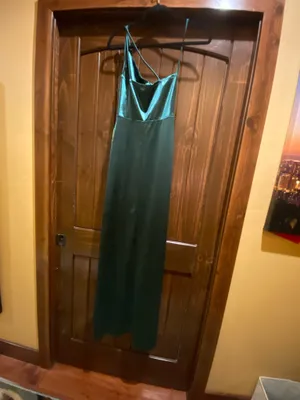 Windsor Rhiannon Hunter Green Satin One Shoulder Maxi Dress NWT Size Small thumbnail 4