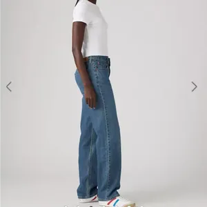 Levi's Classic Blue Women's Jeans thumbnail 3