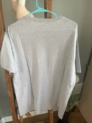 Izod size XL, gray graphic T-shirt thumbnail 2
